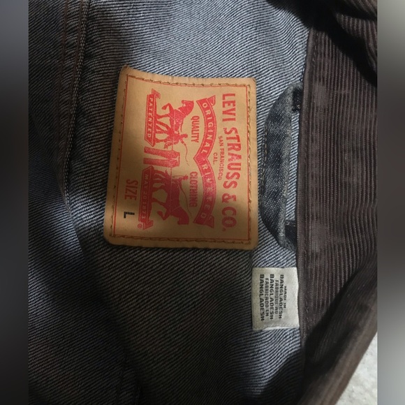 Large Levi’s Denim Jacket - Picture 4 of 4